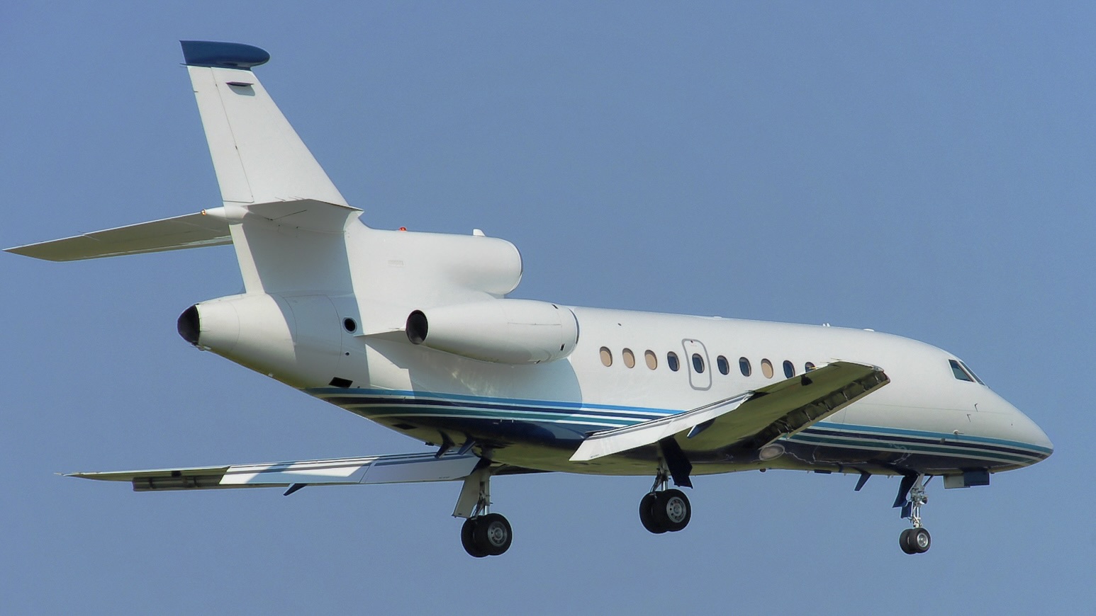 Falcon 900B