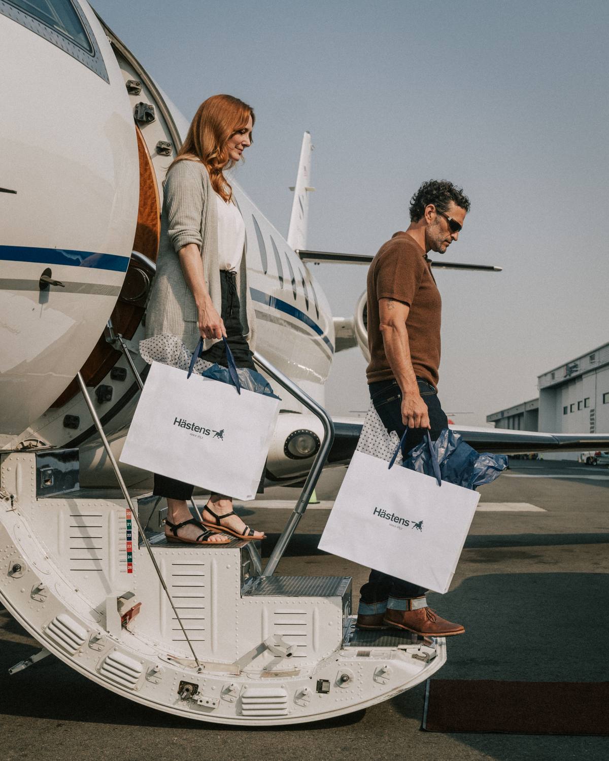 Helios travellers boarding with Hästens bags
